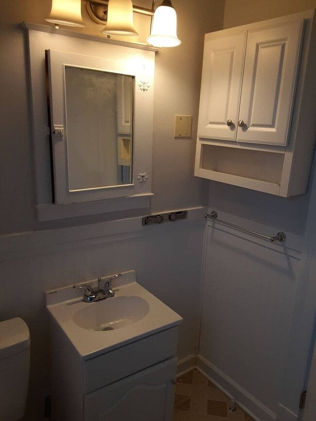 Building Photo - 2BR/2BA house