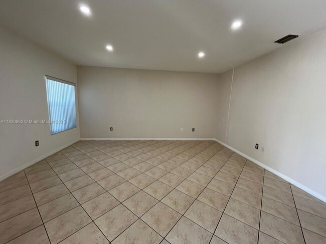 Foto del edificio - 14109 SW 49th St