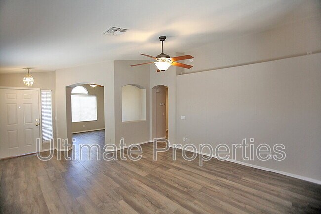 Foto del edificio - 8023 W Melinda Ln