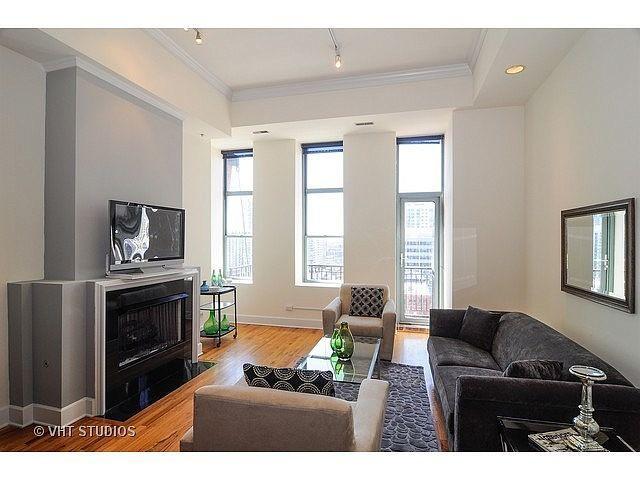 Photo - 165 N Canal St Apartment