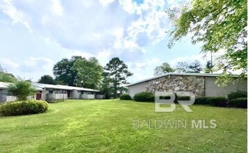 Building Photo - 1101 W Laurel Ave