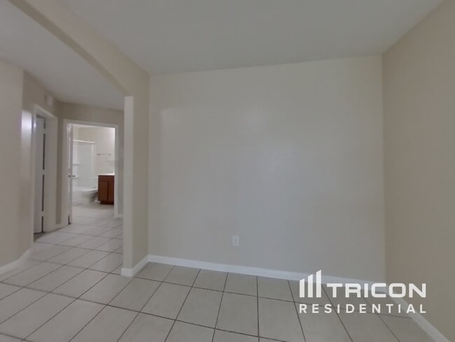 Building Photo - 733 Totem Trail Dr