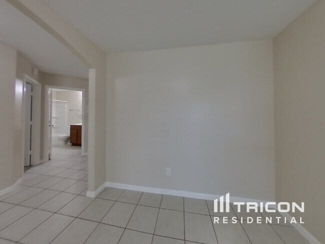 Foto del edificio - 733 Totem Trail Dr
