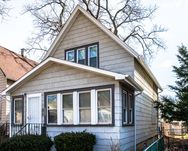 Building Photo - 8853 S Wallace St
