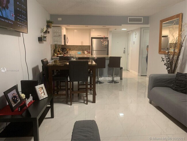 Foto del edificio - 14401 N Kendall Dr