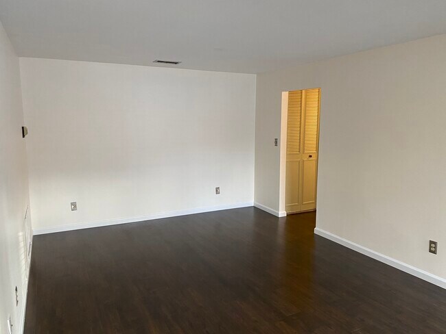 Bedroom - 753 Hilltop Ct