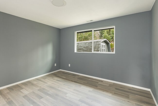 Building Photo - 6601 Glenwood Ave
