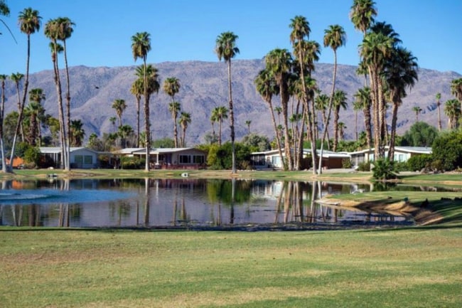 Foto del edificio - 1010 Palm Canyon Dr