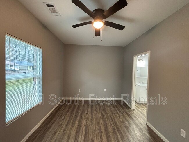 Building Photo - 108 Deer Run Dr