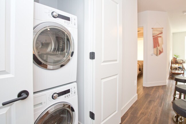 1BR, 1BA - 1B-2 - 744 SF - Trovita Rio