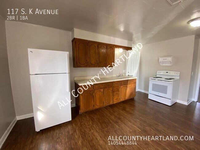 Building Photo - MOVE IN SPECIAL! Newly Updated 2bd/1 bath ...
