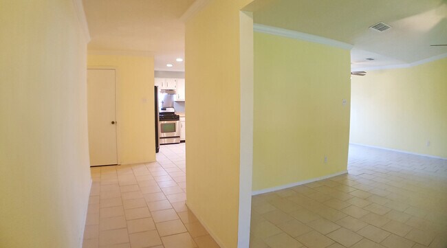 Foto del edificio - Kick Back in Comfort – 3 Bed, 2 Bath in Ch...