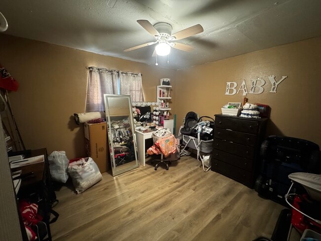 Foto del edificio - 831 N H St