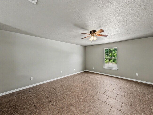 Foto del edificio - 703 W Garland St