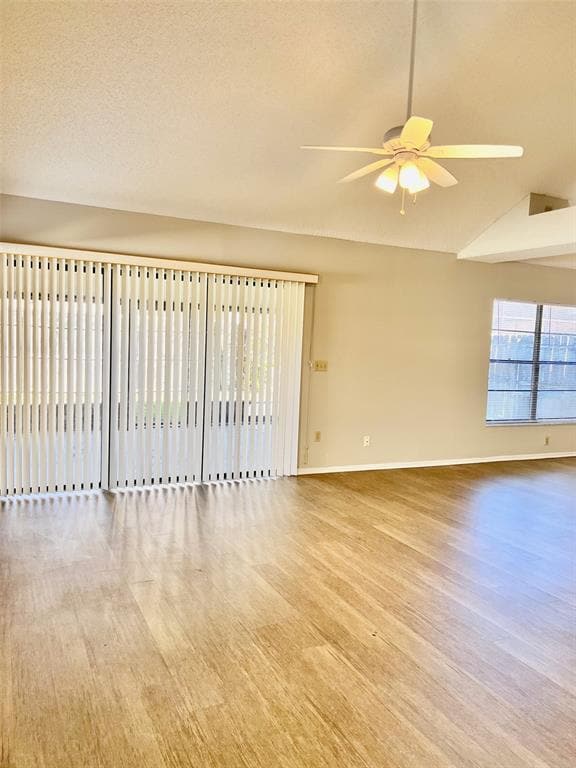 Foto del edificio - 554 Cidermill Pl