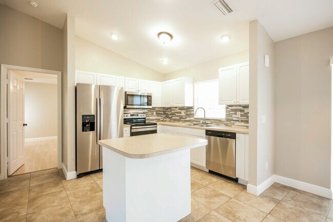 Building Photo - 1729 SW 23rd St