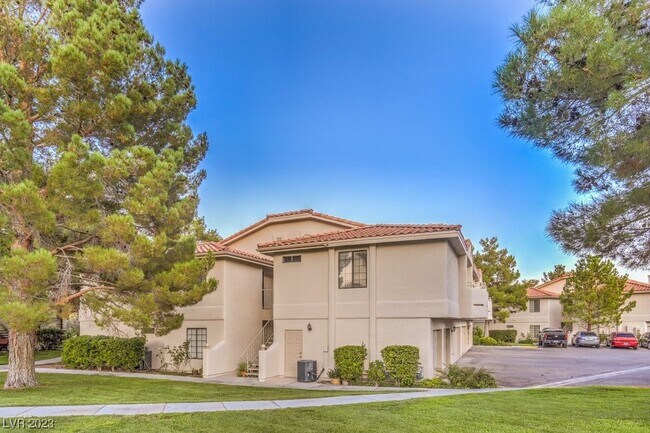 Building Photo - 2635 S Durango Dr