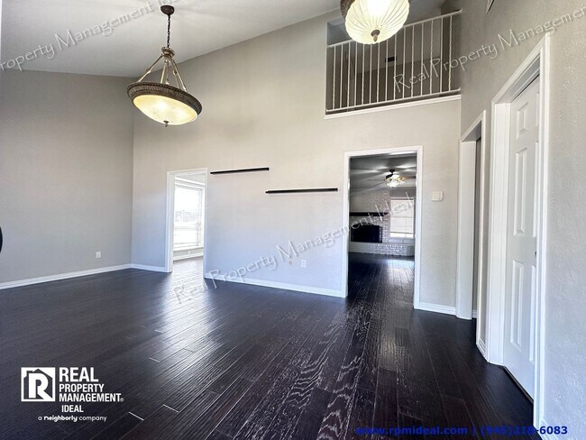 Foto del edificio - 3342 Brook Glen Dr