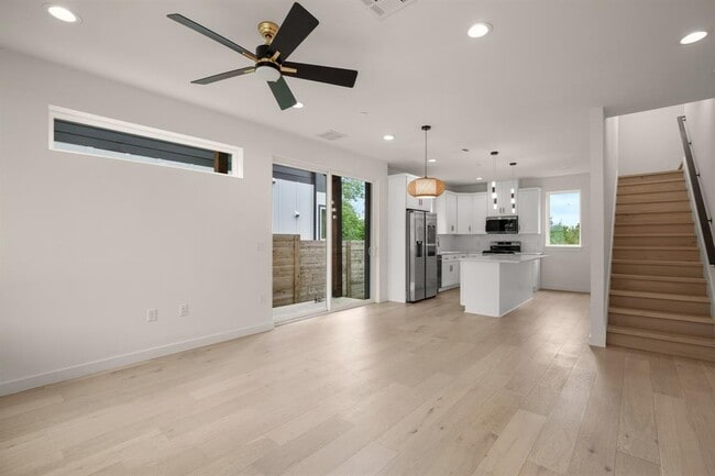 Building Photo - 5305 Ledesma Rd