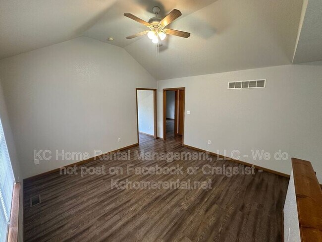 Foto del edificio - 709 SE Drew Ct
