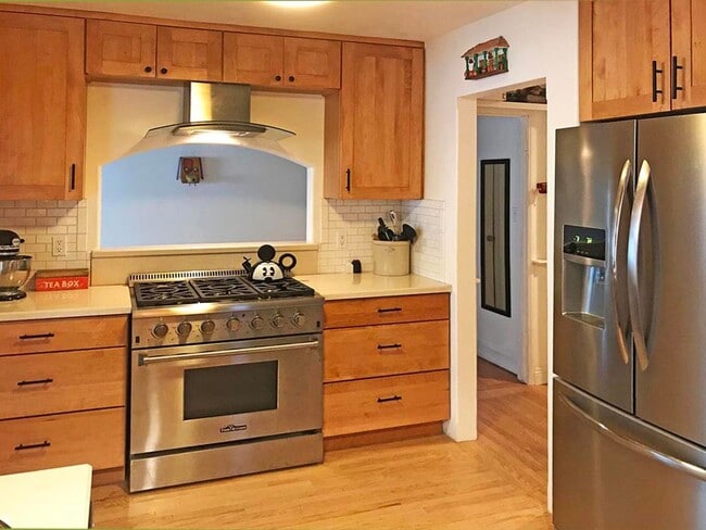 Foto del edificio - 3-Bedroom Home in Glendale's Foothills with RV Parking!