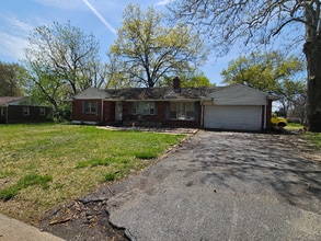 Building Photo - 112 Olympia Dr