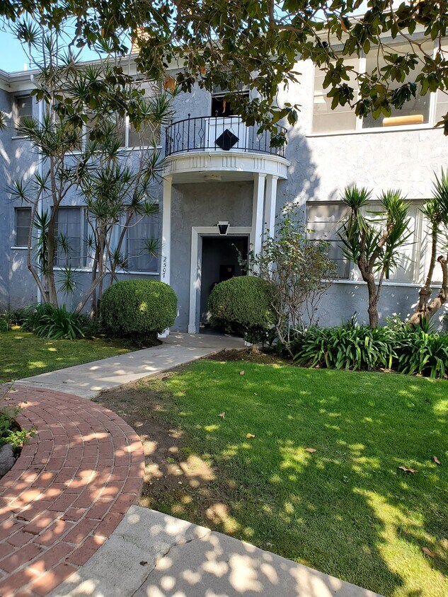 Foto principal - 2507 N Beachwood Dr