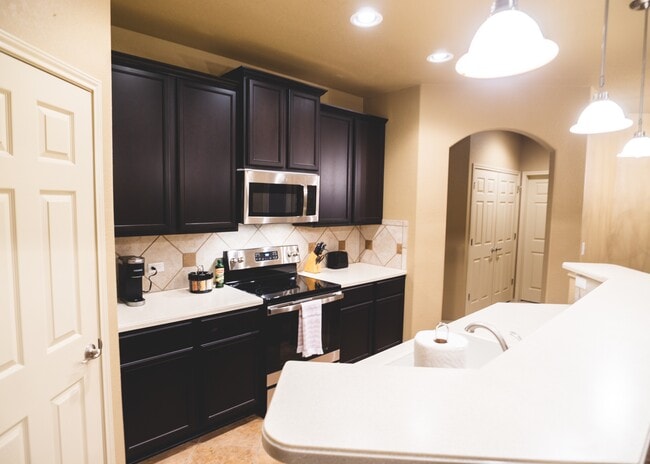 Building Photo - 6314 Golden Valley Dr