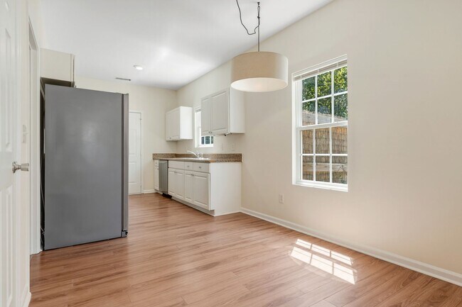 Building Photo - 1012 Camden Ave