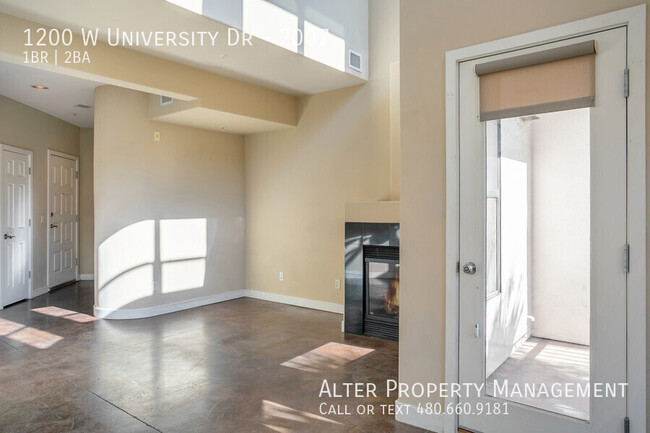 Building Photo - Gorgeous Modern loft CLOSE TO ASU!!!