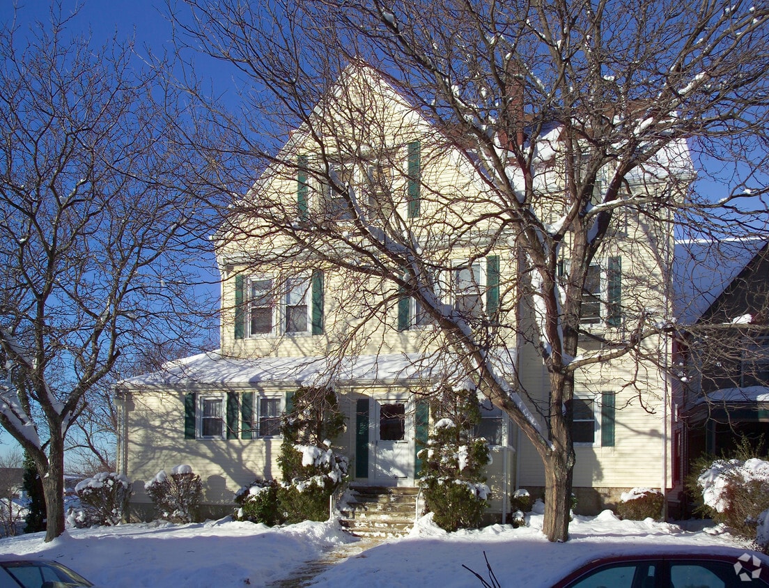 Building Photo - 176 June St