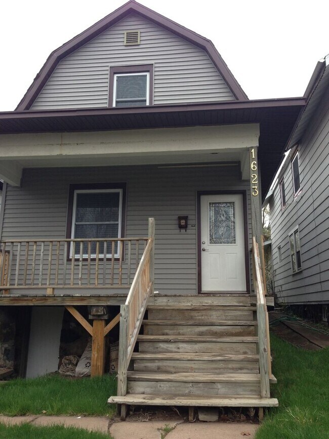 Building Photo - Duluth, MN - 4 bed - 2 bath