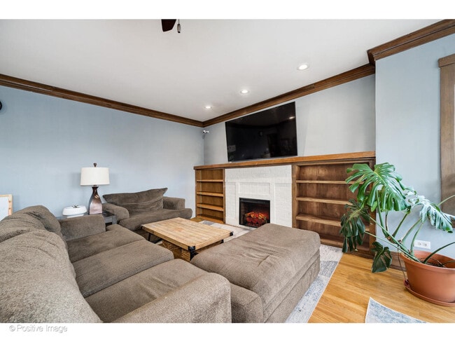 Foto del edificio - 1462 W Warner Ave