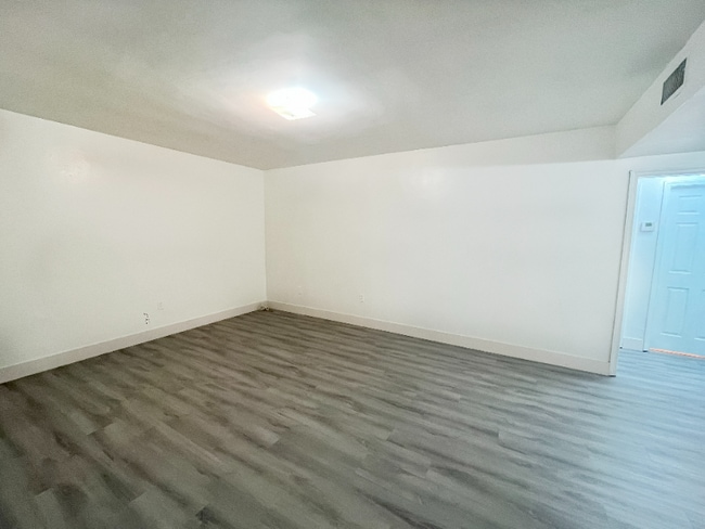 Building Photo - 131 Antiquera Ave