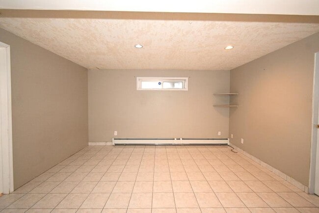 Building Photo - 1 bedroom in Prince George BC V2L 1X8