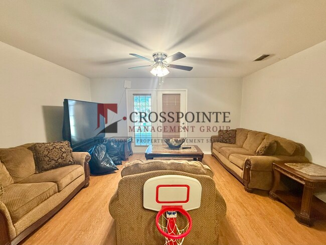 Foto del edificio - 2531-2533 Westminster Dr