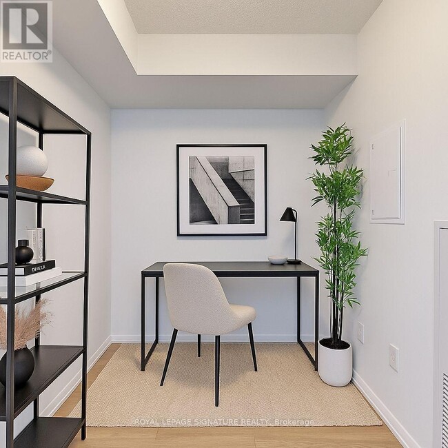 Photo du bâtiment - 830-830 Lawrence Ave W