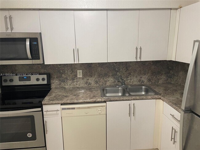 Foto del edificio - 4235 N University Dr