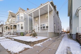 Building Photo - 194 High St