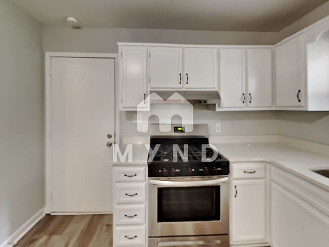 Building Photo - 2102 Red Berry Ln SW