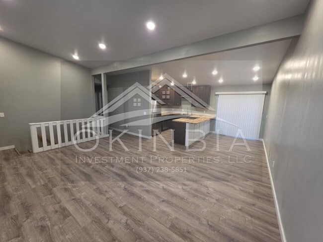 Building Photo - 1038 Rossiter Dr