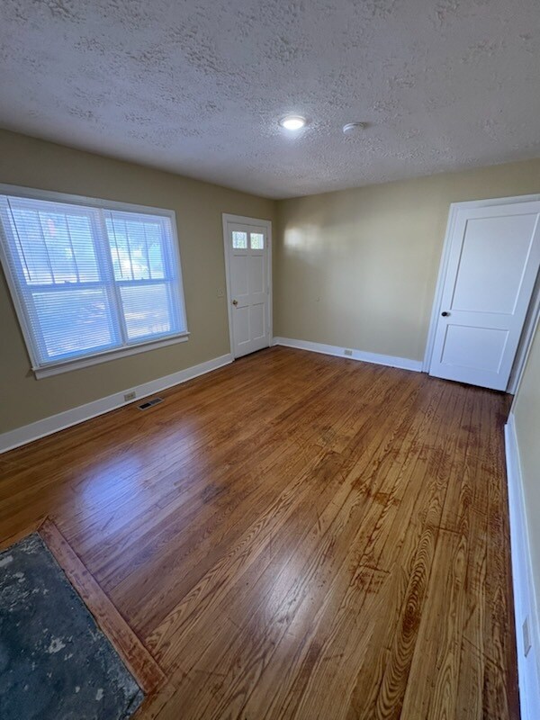 Foto del edificio - 533 Oak Ave