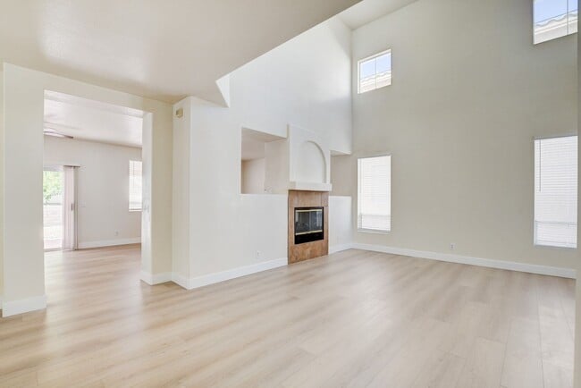 Building Photo - TOPAZ