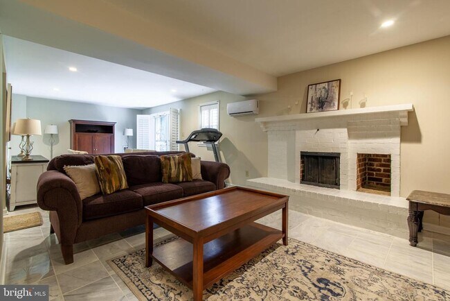 Foto del edificio - 6034 Chesterbrook Rd