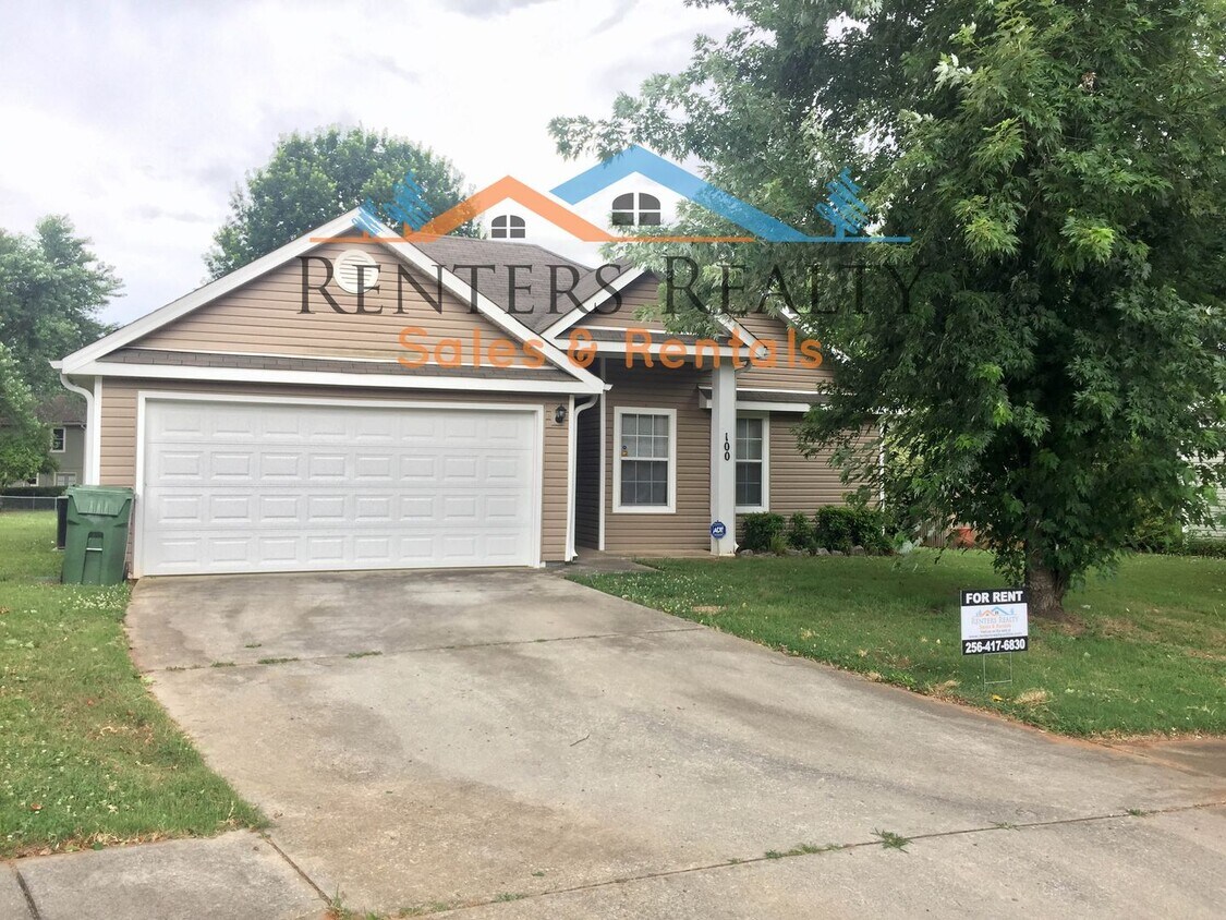 Primary Photo - 3 Bedroom House with Open Floor Plan & Fen...
