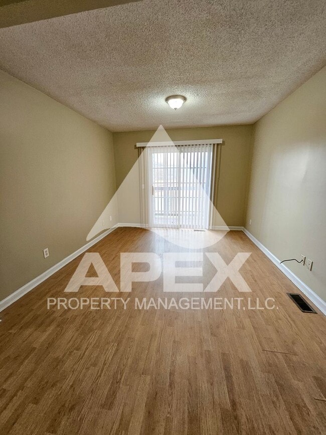 Building Photo - 3 Bd | 2 Ba Top Floor Condo in West Knoxville!