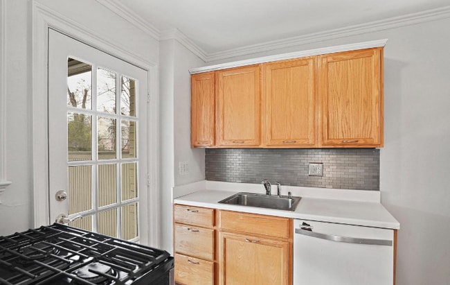 Building Photo - 2021 Arlington Terrace
