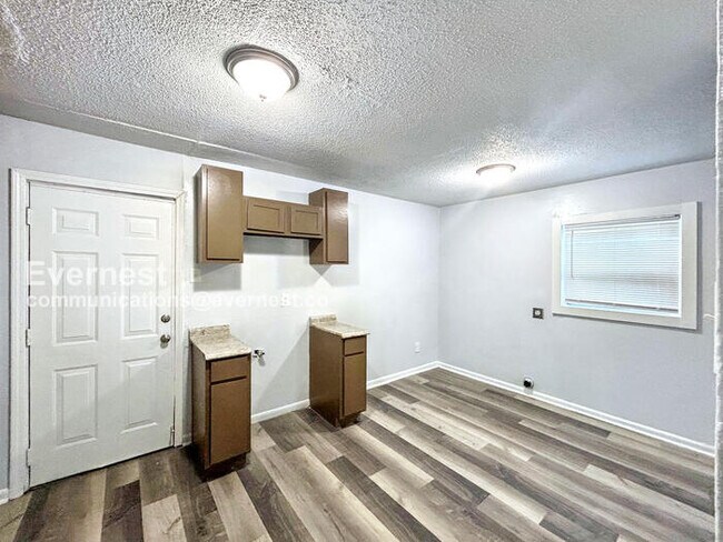 Foto del edificio - 4620 Sunnybrook St