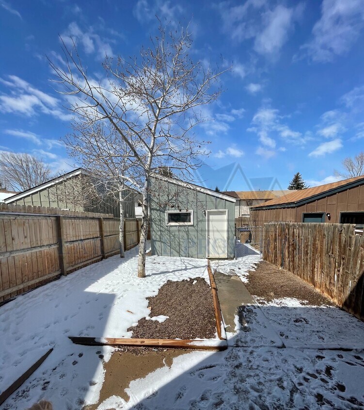 Primary Photo - 3 Bedroom 2 Bathroom Townhouse