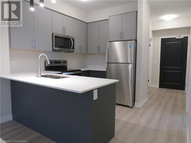 Photo du bâtiment - 120 Springvalley Crescent